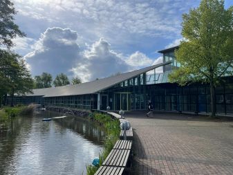 Bild der Glasfachschule NRW im Sommer